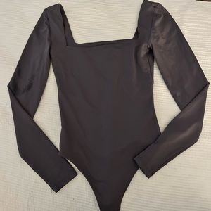 Babaton contour square neck top (charcoal)